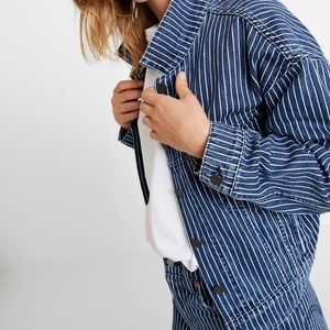 Levi’s “Stranger Things” slouch denim trucker💗